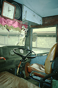 Arbeitsplatz eines Busfahrers auf Sumatra