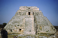 Die Pyramide des Wahrsagers in Uxmal