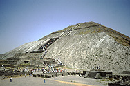 Die 63 Meter hohe Sonnenpyramide in Teotihuacán