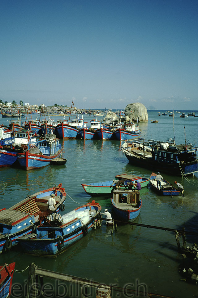Boote im Cai-Fluss in Nha Trang